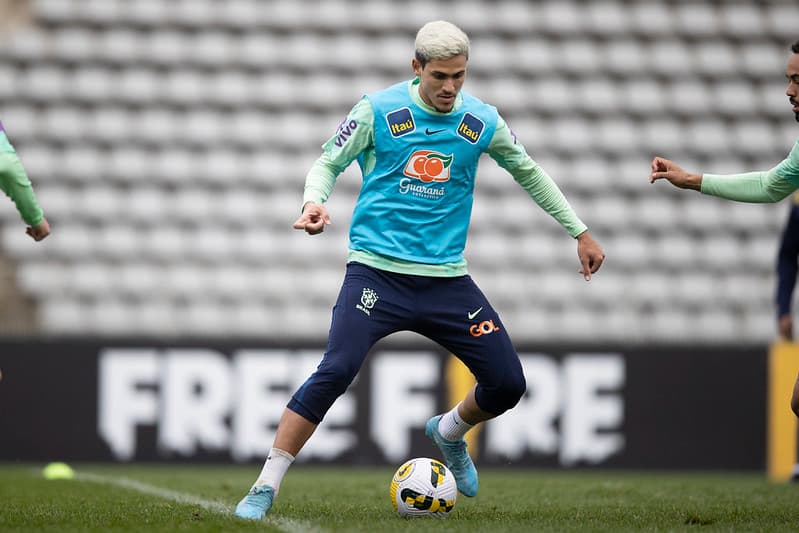 Pedro do Flamengo em treino da Seleção Brasileira