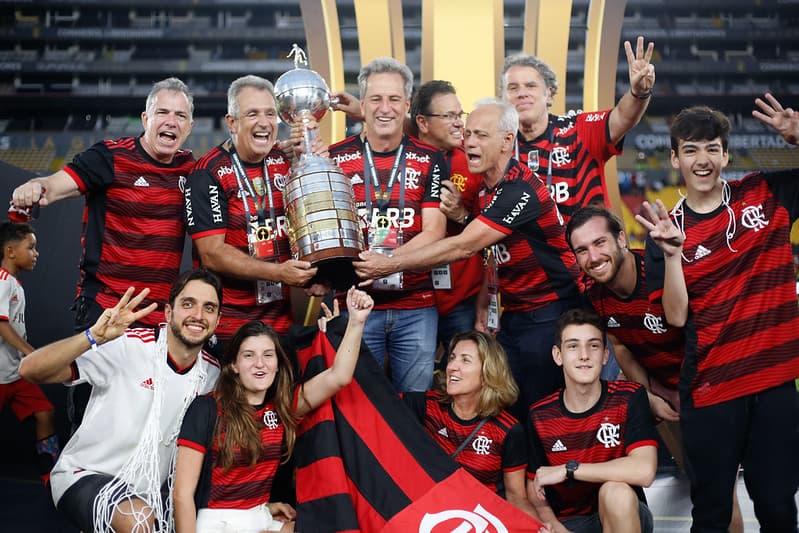 Diretora do Flamengo comemora conquista da Libertadores.