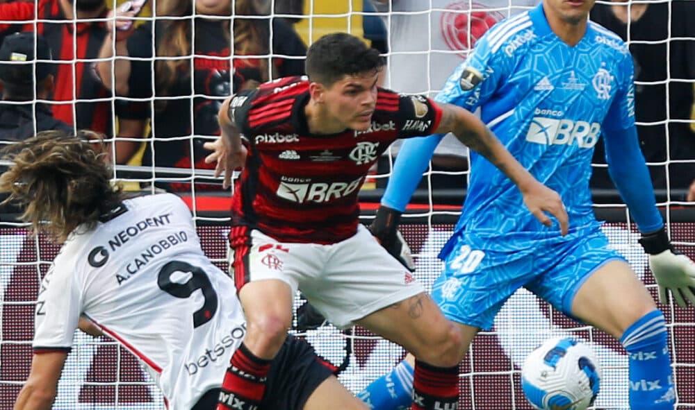 ayrton lucas em final de libertadores pelo flamengo
