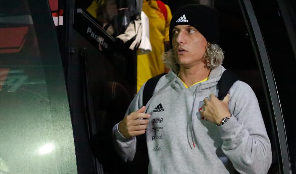 david luiz chega ao maracanã para flamengo x corinthians
