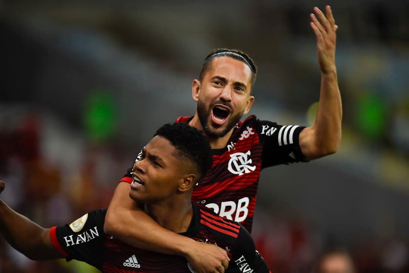 Matheus França comemora gol contra o Corinthians