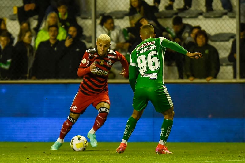 Cebolinha contra o Juventude.