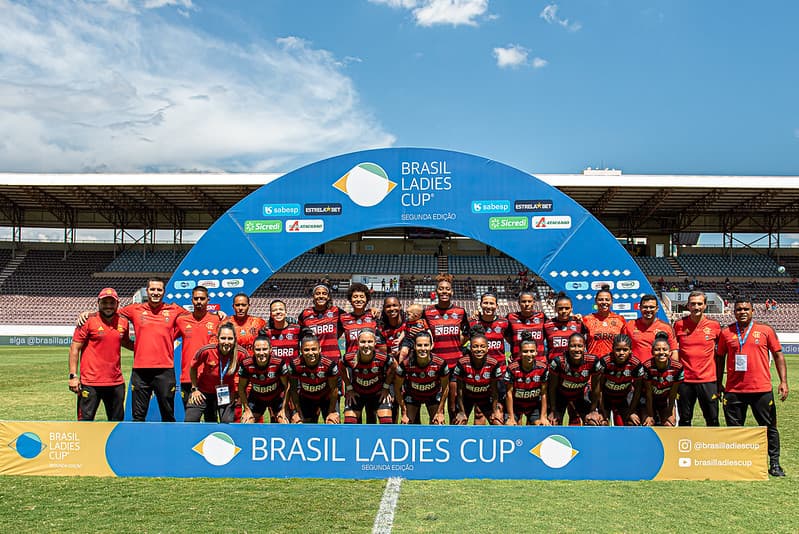 Elenco do Flamengo campeão da Brasil Ladies Cup.