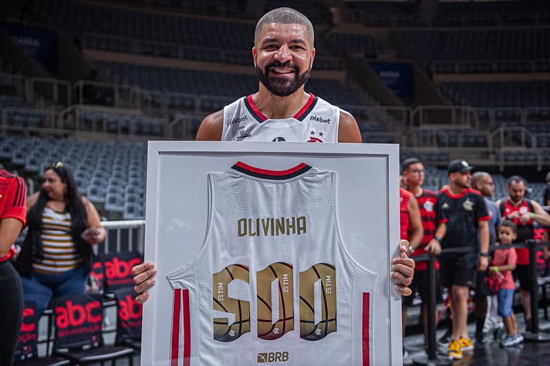 Olivinha celebra jogo 500 no NBB e se declara ao Flamengo