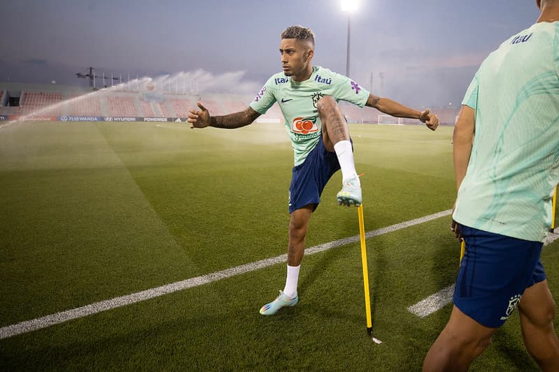 Raphinha em treino da Seleção Brasileira