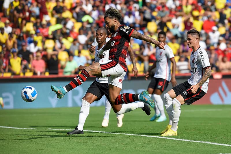 Gabigol marcando o gol do título da Libertadores; atacante foi o artilheiro do Flamengo pela quarta temporada consecutiva