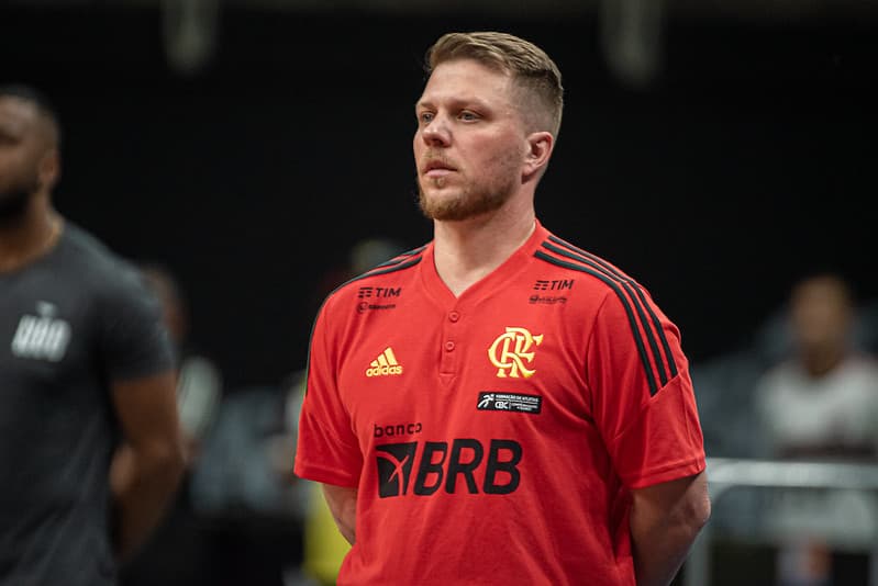Gustavinho técnico do Flamengo; treinador pré-convocou três atletas do Flamengo para Copa do Mundo de Basquete