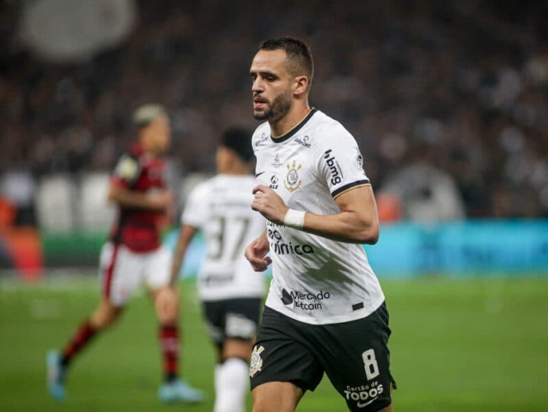Renato Augusto em jogo contra o Flamengo