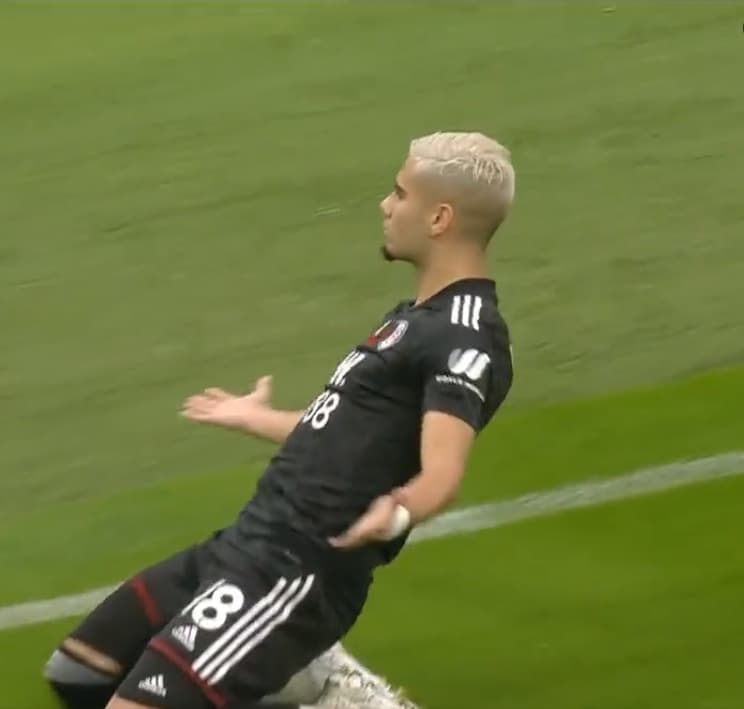 Andreas Pereira, ex-Flamengo, comemora gol pelo Fulham