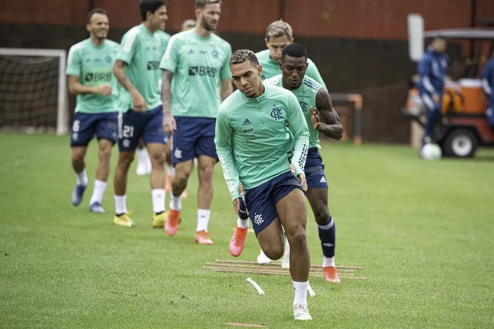 Matheuzinho e Ramon em treino do Flamengo