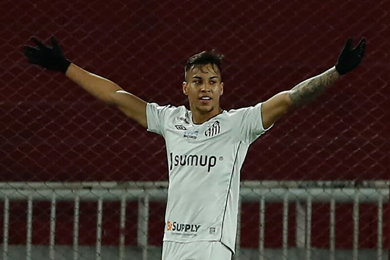 Kaio Jorge atuando pela Juventus da Itália