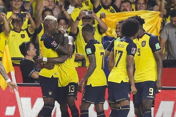 Seleção do Equador; Flamengo estaria interessado em Preciado, lateral titular da equipe