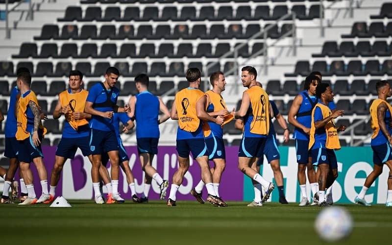 Inglaterra e Estados Unidos se enfrentam nesta sexta pela Copa do Mundo