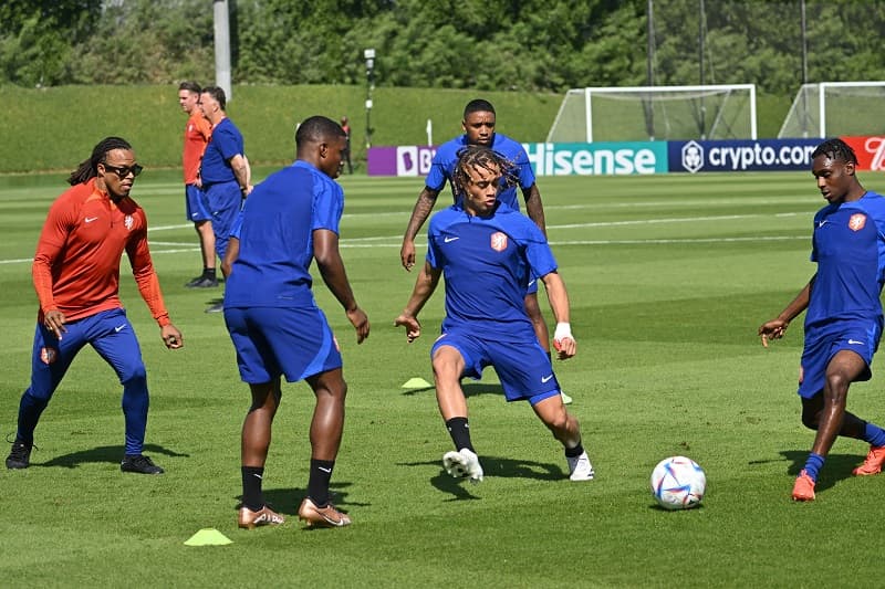 Holanda e Equador se enfrentam nesta sexta pela Copa do Mundo