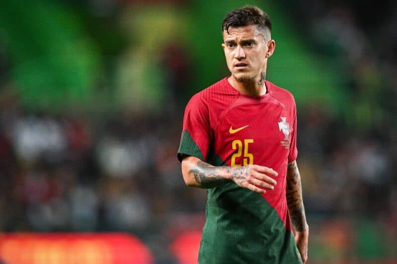 Otavio em ação durante o amistoso entre Portugal e Nigéria no Estádio José Alvalade em 17 de novembro de 2022 em Lisboa, Portugal.