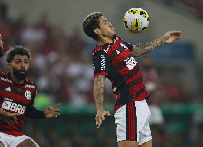 Pedro faz bela jogada com a camisa do Flamengo; jogador chama atenção na Itália