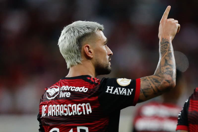 Arrascaeta do Flamengo é líder em assistências no Brasileirão