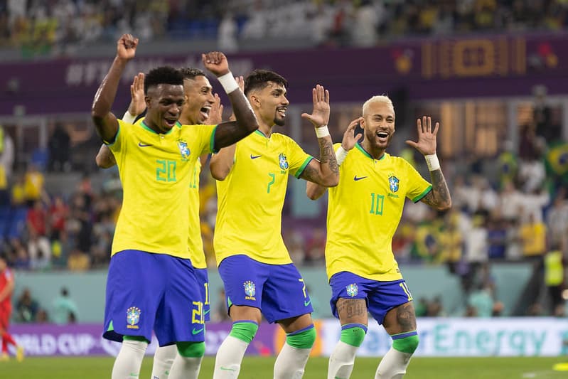 Vinícius Júnior, Paquetá e Neymar dançando em gol do Brasil na Copa do Mundo