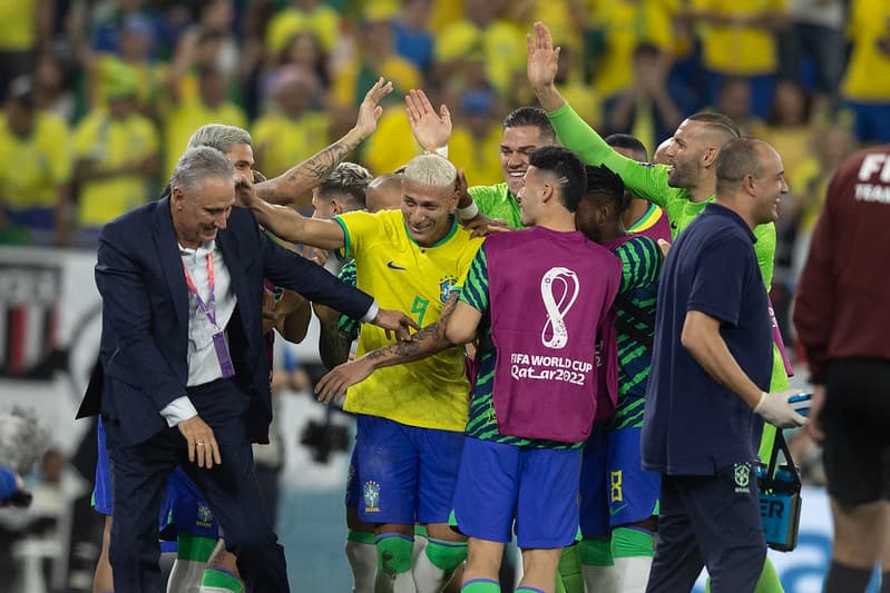 Paquetá exalta Tite e revela bastidores da dança do treinador em gol de Richarlison