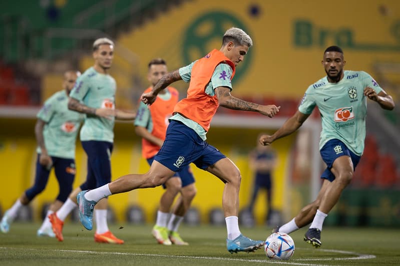 Pedro e Everton Ribeiro no treino da Seleção Brasileira.