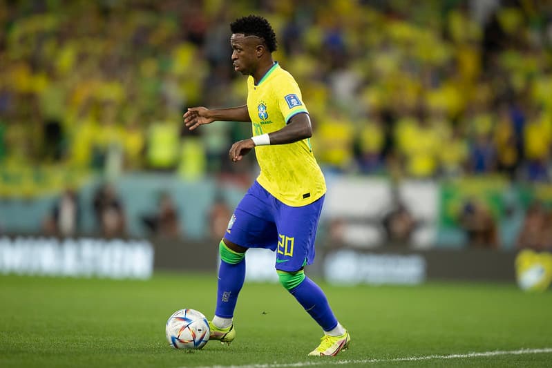 Vinícius Júnior em campo pelo Brasil contra a Croácia, na Copa do Mundo do Catar.