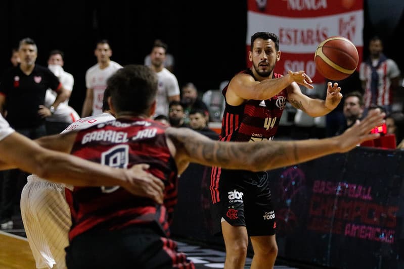 Flamengo enfrenta o Peñarol, nesta quarta, pela Champions League Américas
