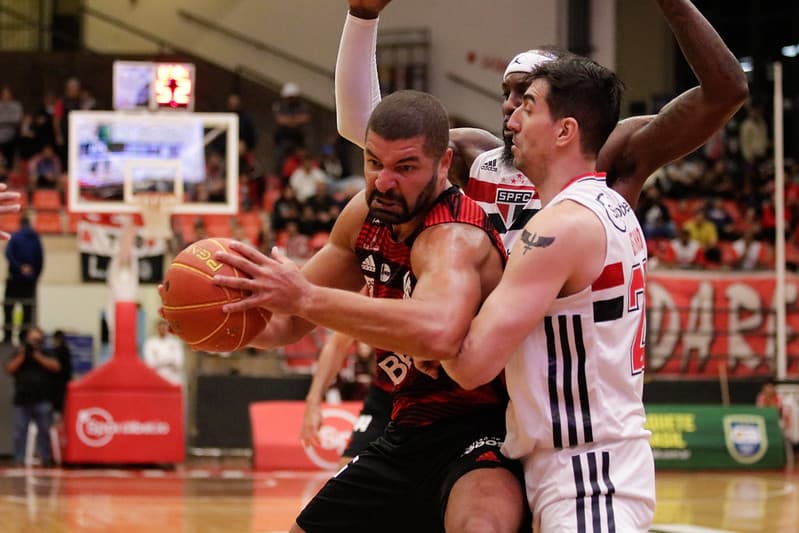 Flamengo e São Paulo pelo NBB