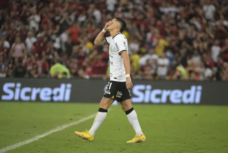 Marcante no título do Fla na Copa do Brasil, Vital deixa Corinthians e é anunciado em novo clube