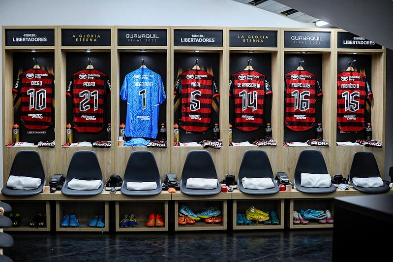 Camisas do Flamengo no vestiário da final da Libertadores; Picos do Piauí organiza bingo com camisas de jogadores do clube