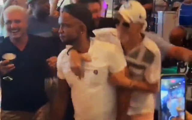 Vascaíno, Carlos Alberto se desespera com hino do Flamengo em seu aniversário