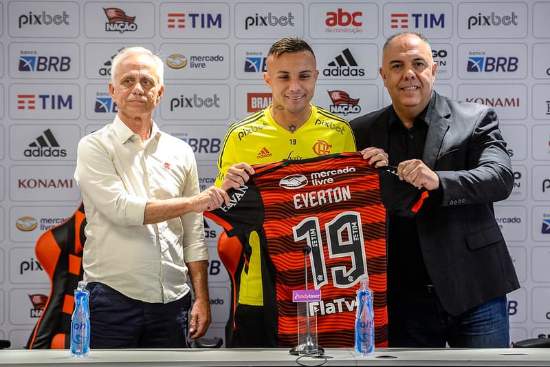 Apresentação de Cebolinha no Flamengo; clube ter recorde de investimento em uma janela em 2023