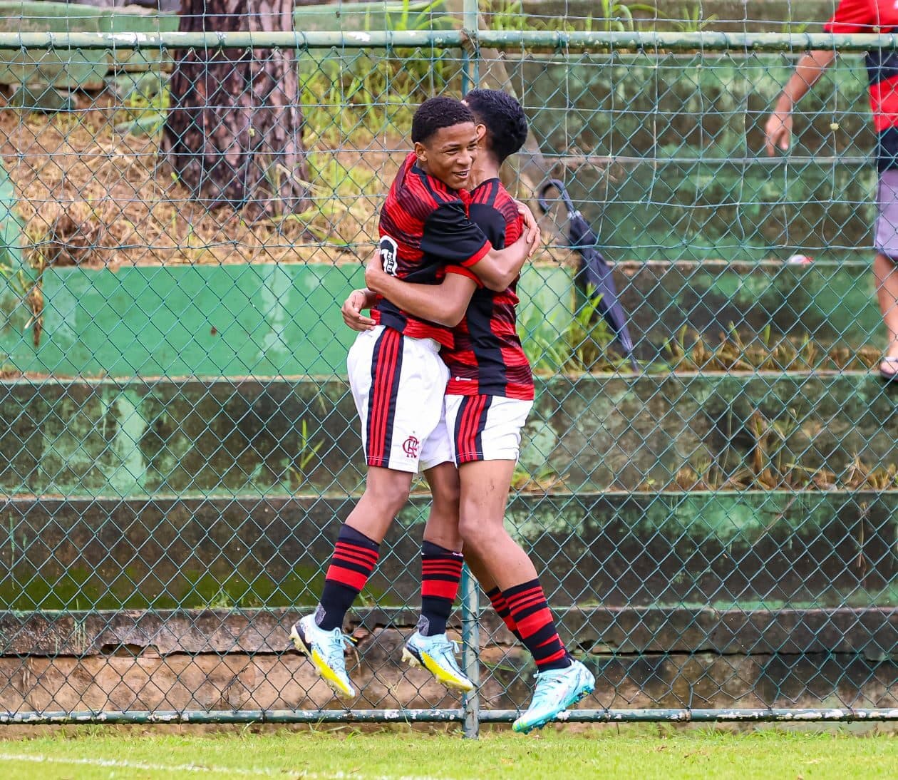 Garotos do Ninho comemoram gol na Copa Voltaço.