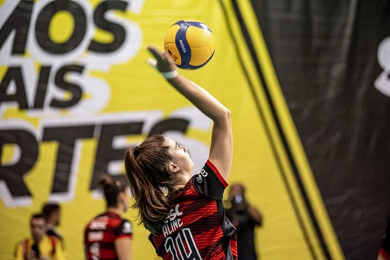 Aline, jogadora do Sesc Flamengo, durante aquecimento; Flamengo perdeu para o Fluminense na Superliga Feminina
