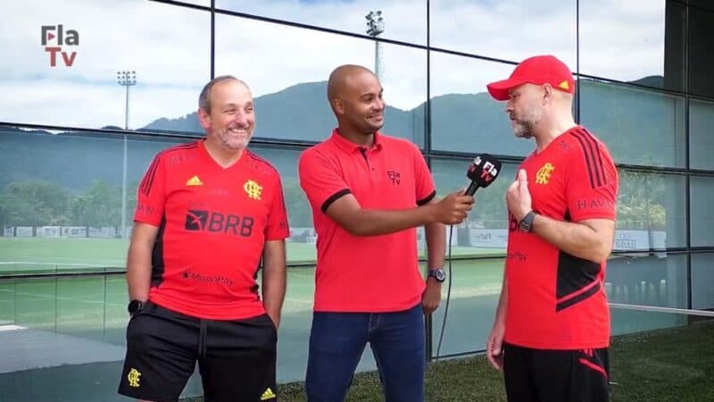 Mário Monteiro e Rui Quinta em entrevista para Fla TV; membros da comissão técnica se apresentaram e falaram sobre a pré-temporada do Flamengo