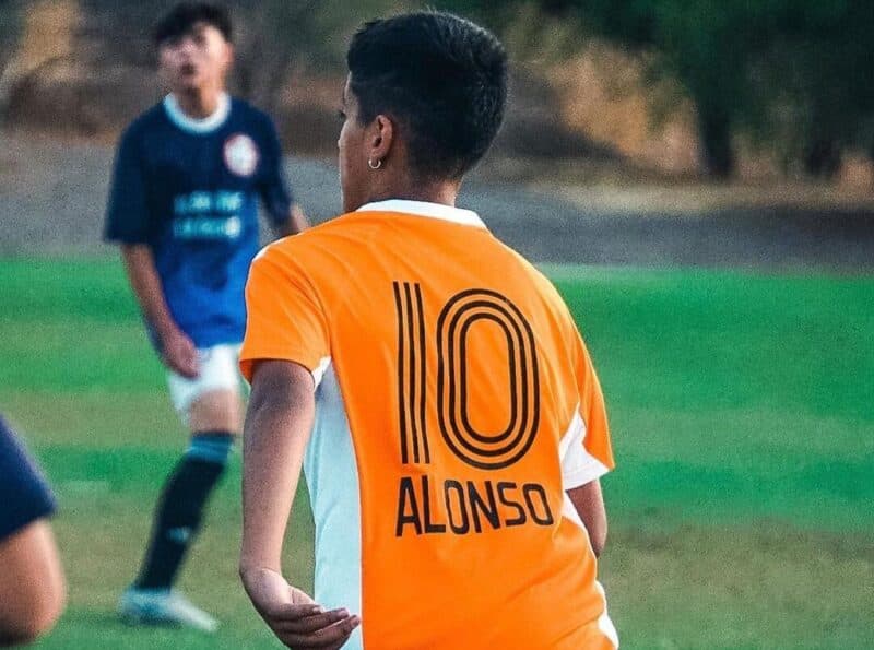 Filho de Arturo Vidal, do Flamengo, Alonso Vidal inicia no esporte aos 13 anos