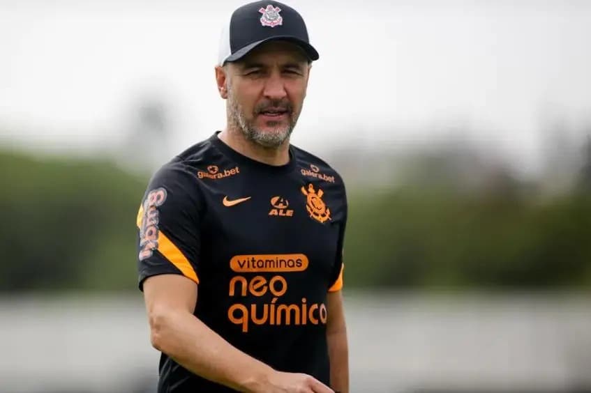 Vítor Pereira pelo Corinthians antes de acertar com o Flamengo