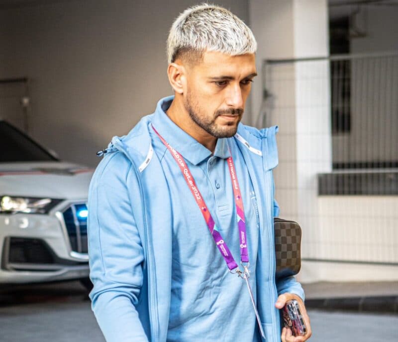 Arrascaeta chegando para jogo entre Uruguai e Gana na Copa do Mundo