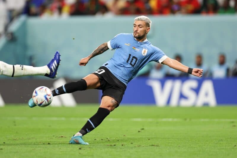 Arrascaeta, do Flamengo, faz golaço pelo Uruguai na Copa do Mundo