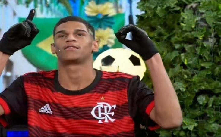 Luva de Pedreiro veste camisa do Flamengo na Globo
