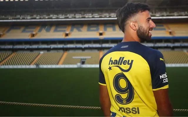 Diego Rossi, atacante do Fenerbahçe que atrai interesse do Flamengo