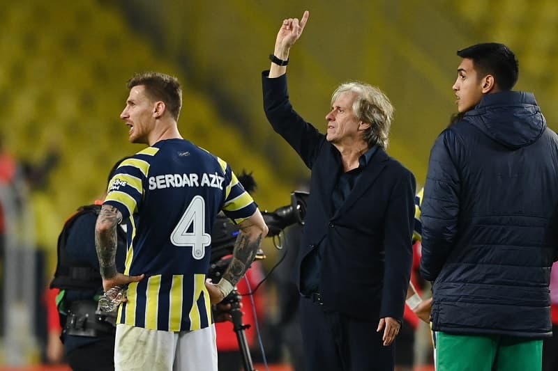 Jorge Jesus, técnico do Fenerbahçe, em jogo da Superliga da Turquia