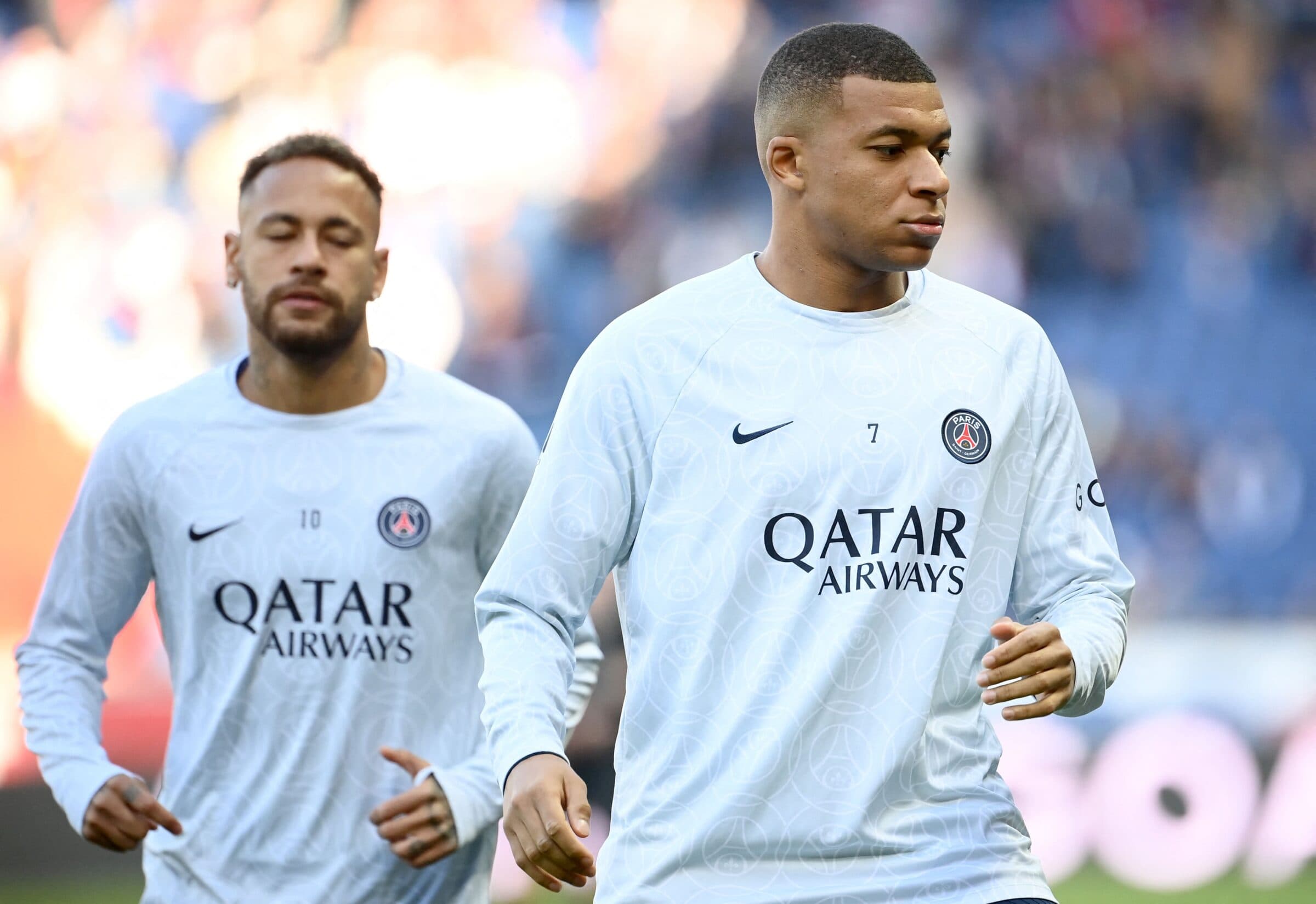 Neymar e Mbappé em treino do PSG
