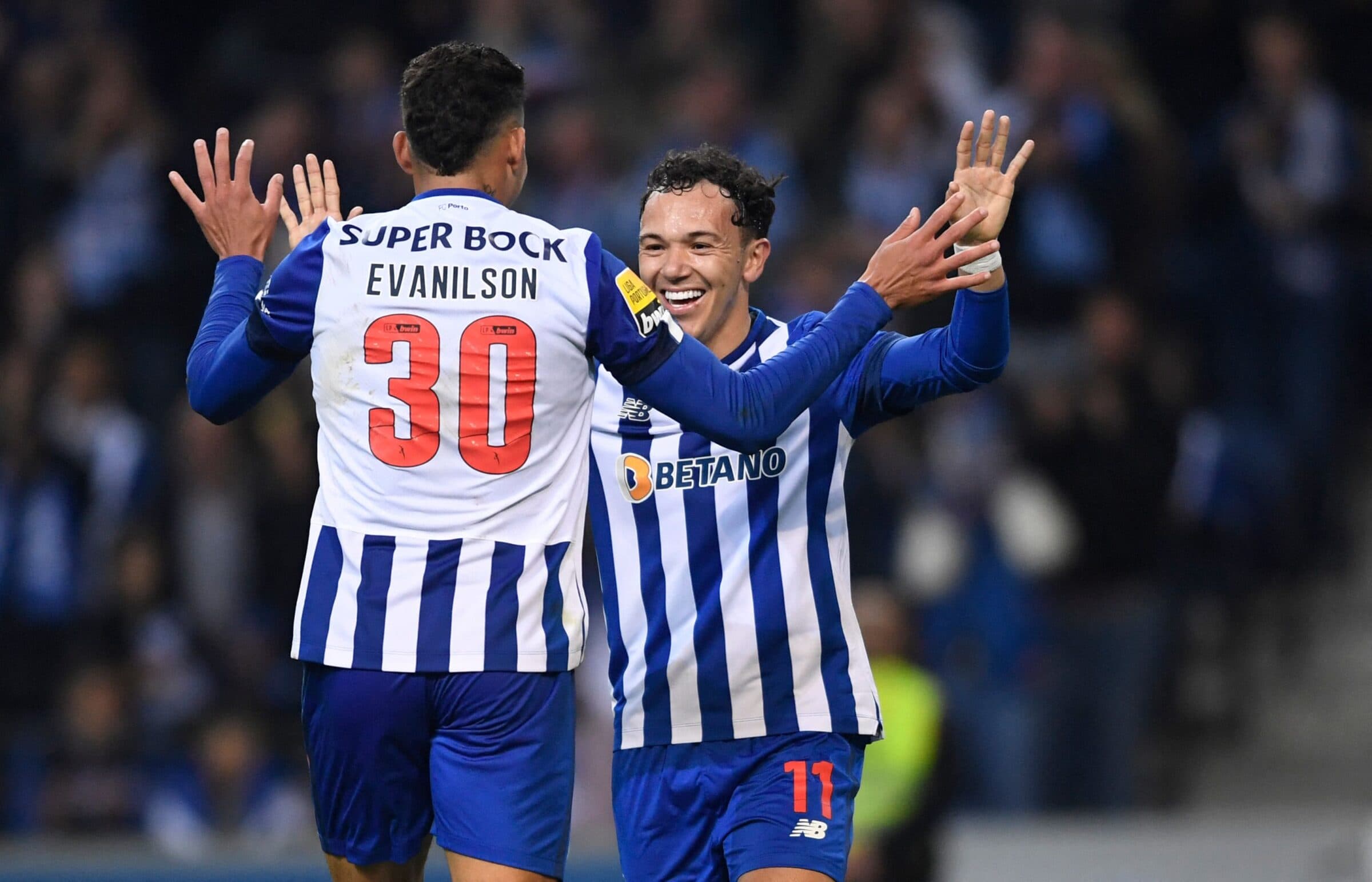Everaldo e Pepê com a camisa do Porto no Campeonato Português