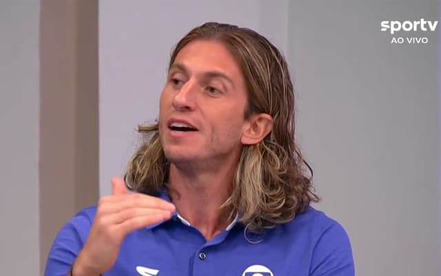 Filipe Luís comenta situação de Dani Alves na Seleção Brasileira