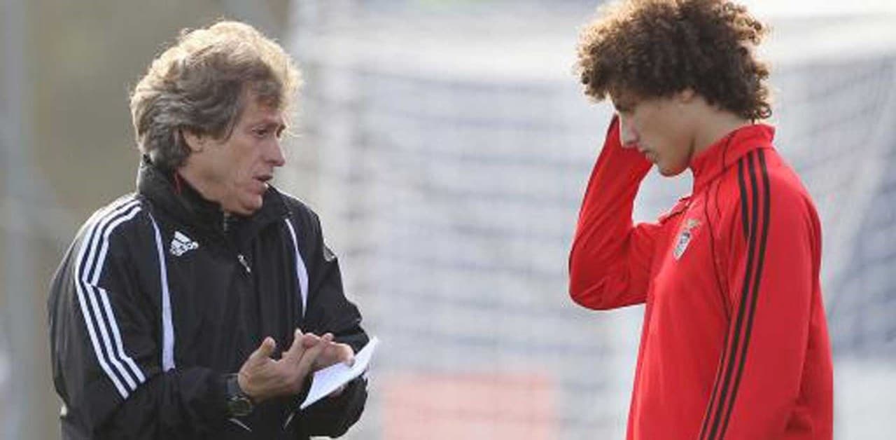 Jogador do Goiás destaca importância de David Luiz e Jorge Jesus em sua carreira