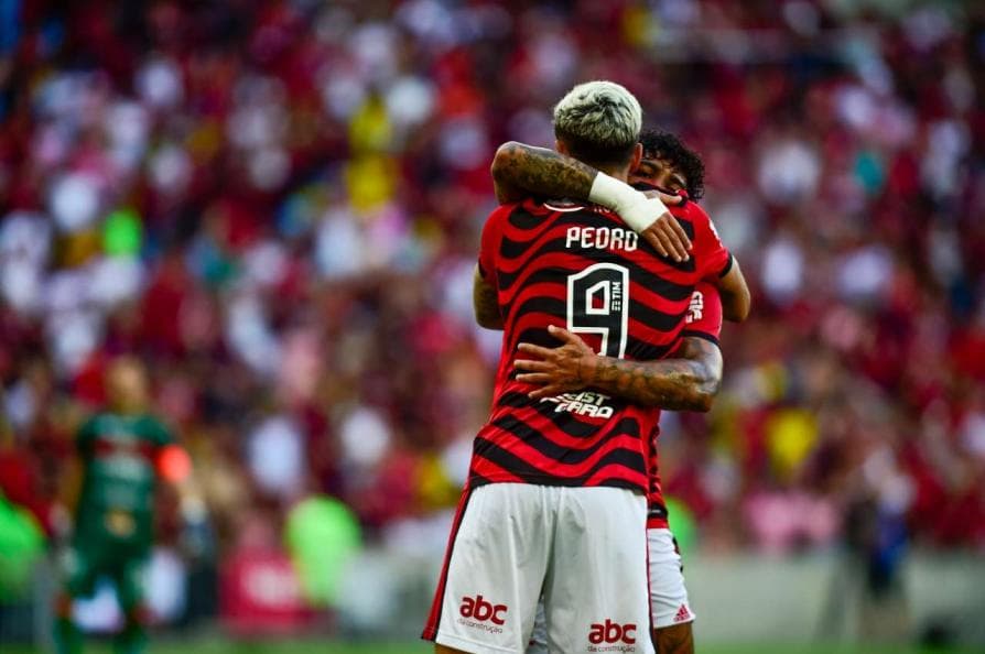 Pedro e Gabigol comemoram gol em jogo do Flamengo