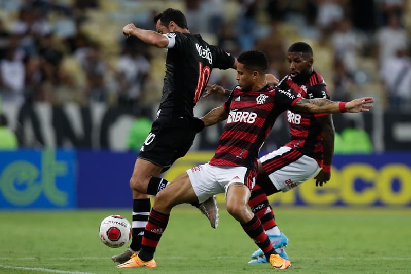 Vasco é vice do Flamengo na janela de transferências