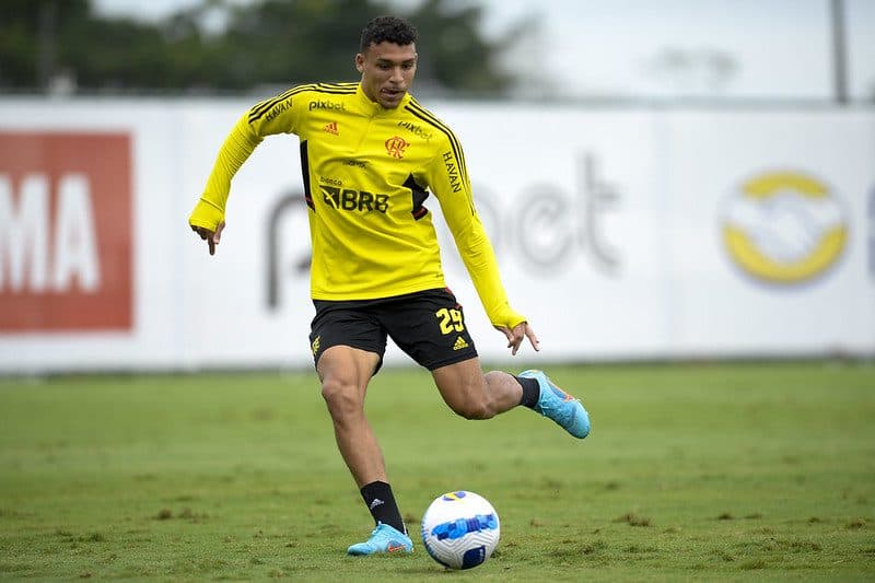 Victor Hugo em treino do Flamengo