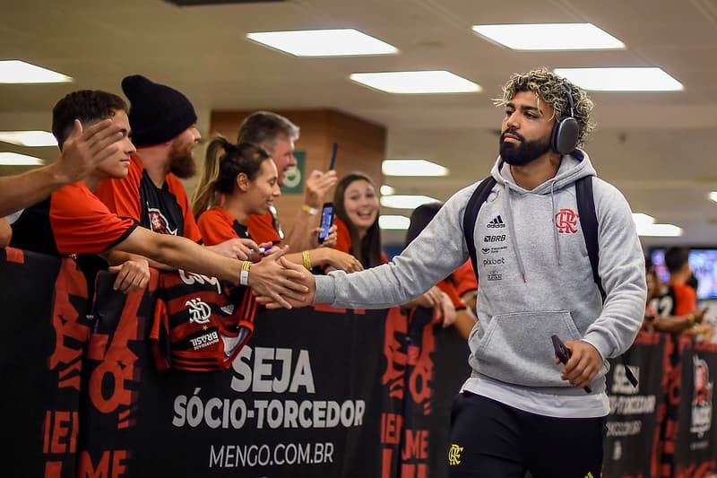 Gabigol é comparado a Zico e torcedores debatem idolatria no Flamengo