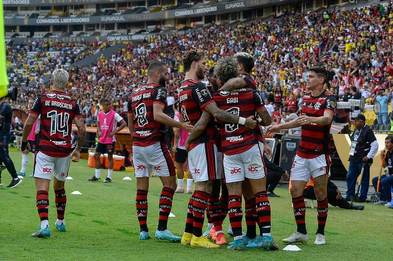 Gabigol e Arrascaeta, craques do Flamengo, estão em lista do The Guardian com os melhores jogadores do mundo em 2022